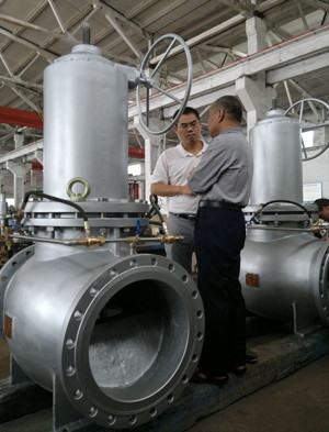 向家壩水電站派遣工程師赴我公司進行減壓閥產品發(fā)貨驗收